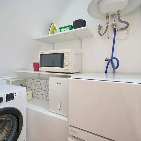 Renewed Alfama Gem With Ac, By Timecooler Apartmán