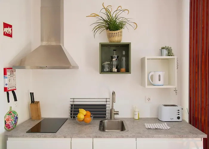 Renewed Alfama Gem With Ac, By Timecooler شقة *