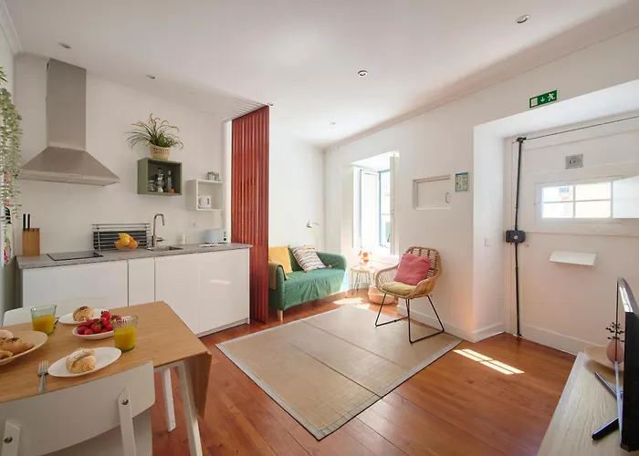 Renewed Alfama Gem With Ac, By Timecooler شقة *