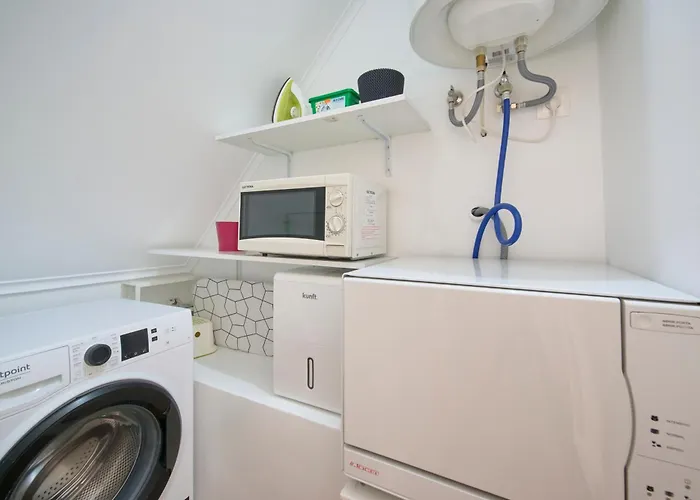 Renewed Alfama Gem With Ac, By Timecooler شقة