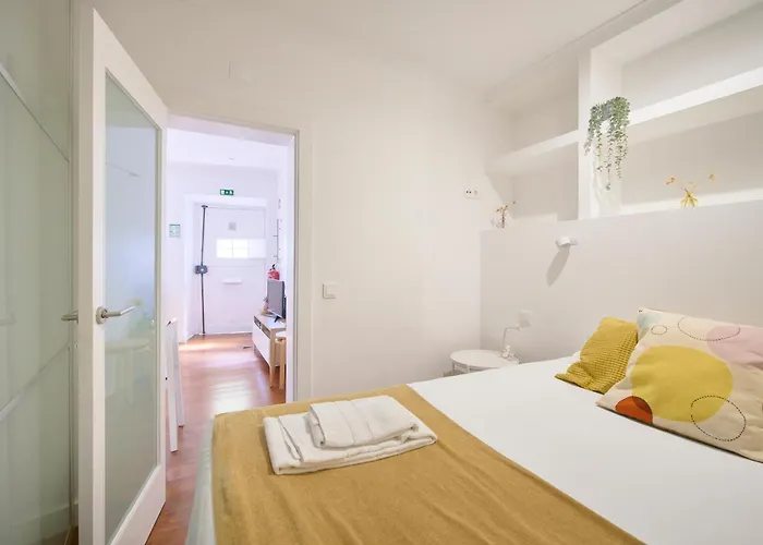 Renewed Alfama Gem With Ac, By Timecooler شقة